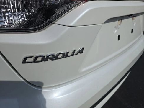 Used 2020 Toyota Corolla LE FWD image 11
