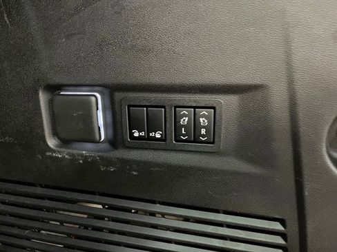 Used 2022 Chevrolet Tahoe LT w/ Luxury Package image 6