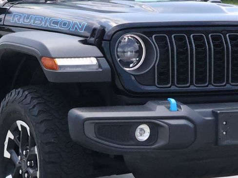Used 2025 Jeep Wrangler Unlimited Rubicon 4xe w/ Convenience Group AWD/4WD image 9