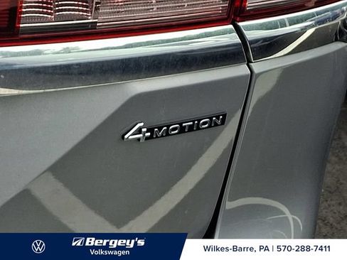 Certified 2025 Volkswagen Atlas SE AWD/4WD image 12