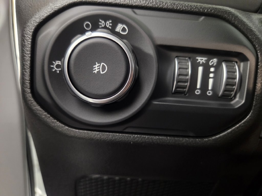 Used 2022 Jeep Wrangler Sport AWD/4WD image 22