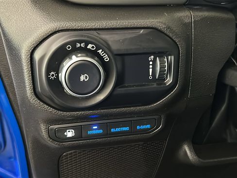 Used 2023 Jeep Wrangler Unlimited w/ Cold Weather Group AWD/4WD image 22