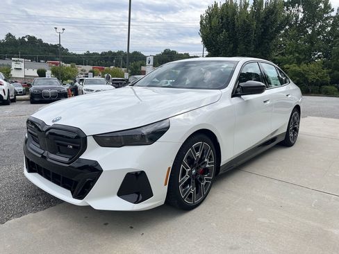 Used 2025 BMW i5 M60 w/ Premium Package image 4