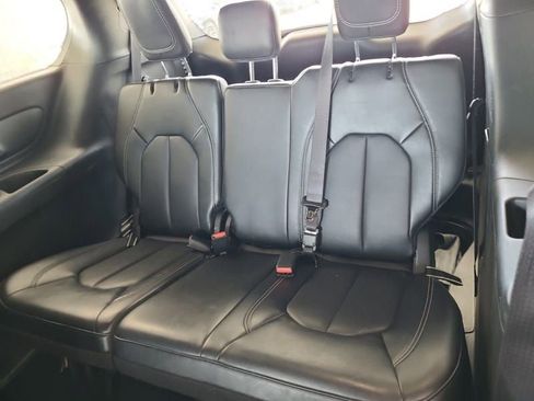 Used 2025 Chrysler Pacifica Select FWD image 8