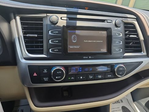 Used 2015 Toyota Highlander Plus AWD/4WD image 23