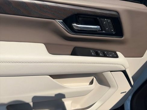 New 2026 GMC Yukon XL Denali w/ Sun & Power Step Package AWD/4WD image 17