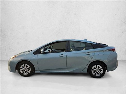 Used 2017 Toyota Prius Three FWD image 9