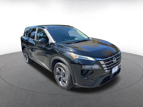 Used 2025 Nissan Rogue SV image 1