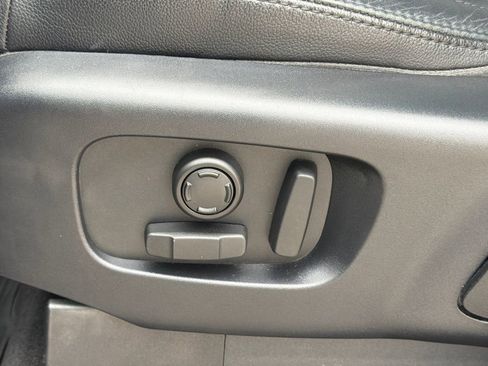 Used 2019 Land Rover Discovery SE image 23