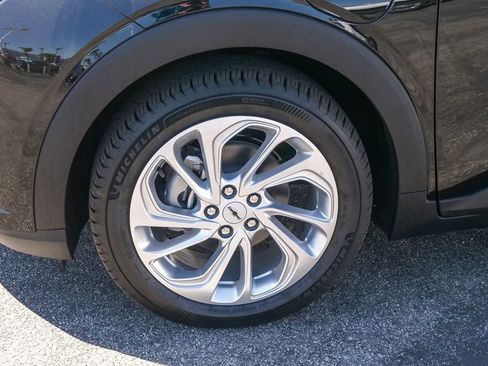 New 2027 Chevrolet Bolt LT w/ Comfort Package FWD image 5