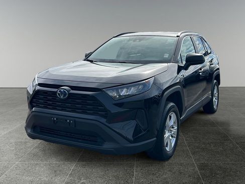 Used 2021 Toyota RAV4 LE AWD/4WD image 3