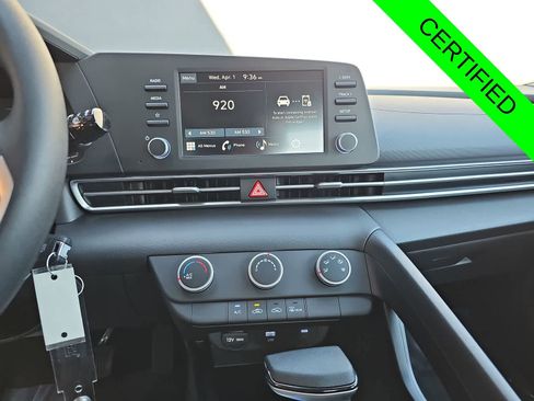 Used 2025 Hyundai Elantra SE image 20
