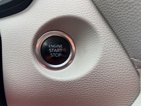 Used 2022 Toyota Corolla Cross LE image 27