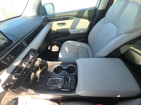 Certified 2024 Honda Pilot Touring image 24