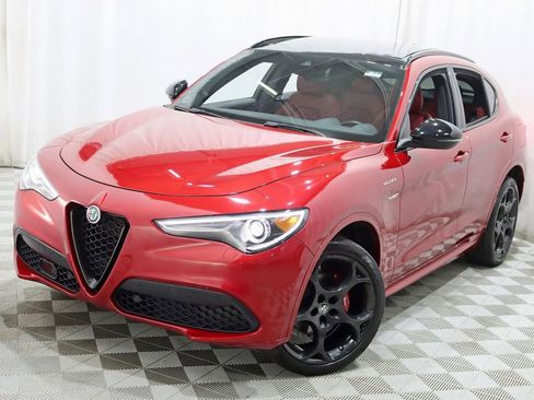 Used 2023 Alfa Romeo Stelvio Veloce AWD/4WD image 6