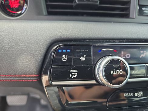 Certified 2025 Honda Pilot Black Edition image 21