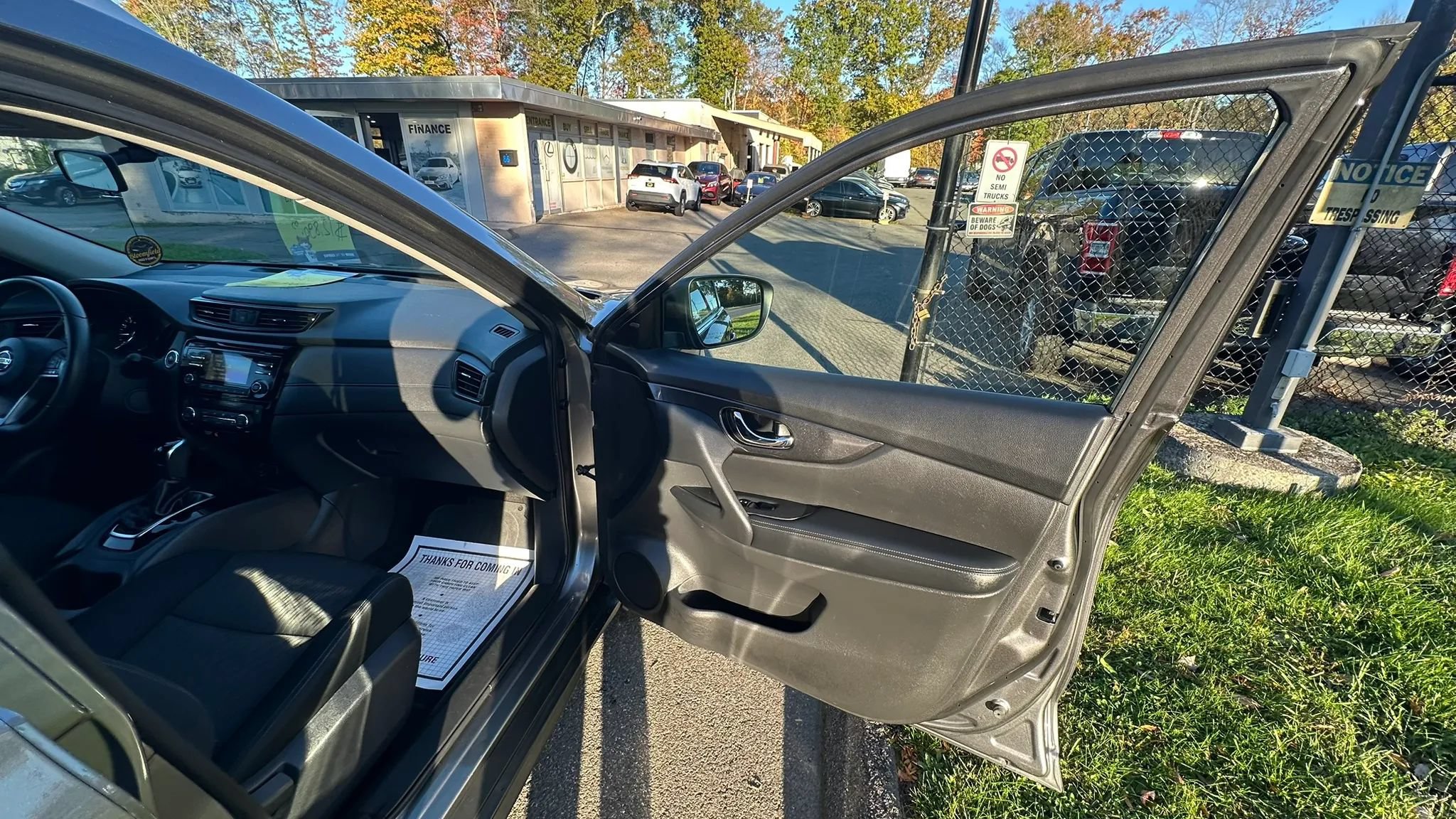 Used 2017 Nissan Rogue SV AWD/4WD image 37