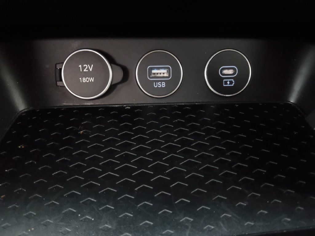 Used 2025 Genesis G70 2.5T RWD image 6