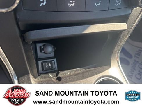 Used 2016 Toyota Camry SE image 20