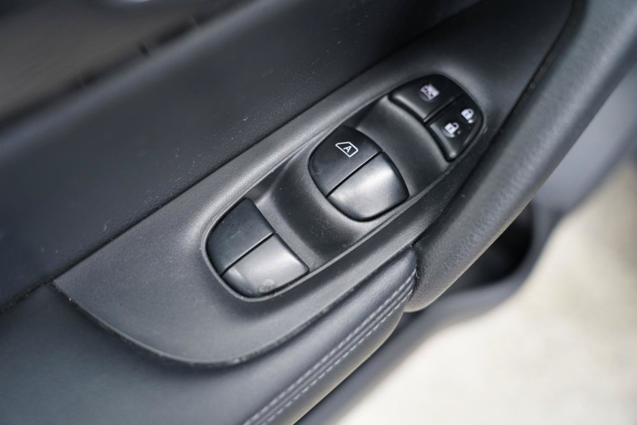 Used 2018 Nissan Rogue S AWD/4WD image 24