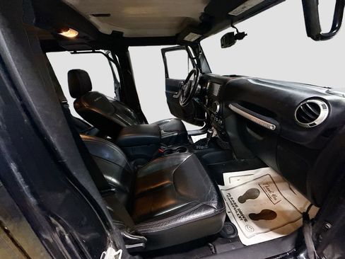 Used 2015 Jeep Wrangler Unlimited Rubicon w/ Dual Top Group image 25