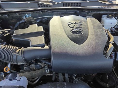 Used 2023 Toyota Tacoma TRD Off-Road w/ Advanced Technology Package AWD/4WD image 17