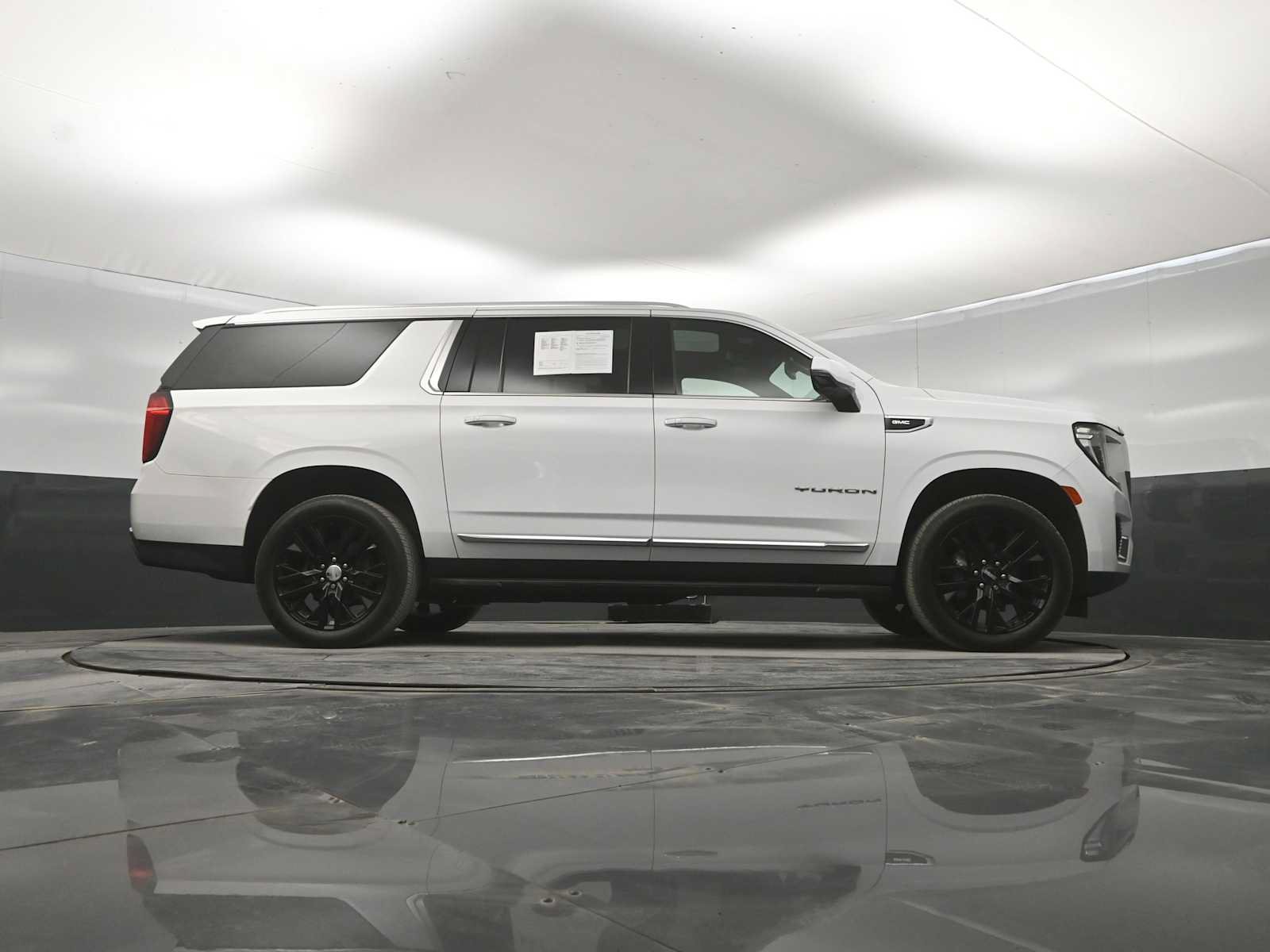 Used 2022 GMC Yukon XL SLT w/ SLT Premium Package AWD/4WD image 42