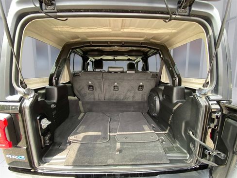 Used 2022 Jeep Wrangler Unlimited Sahara w/ Cold Weather Group image 11