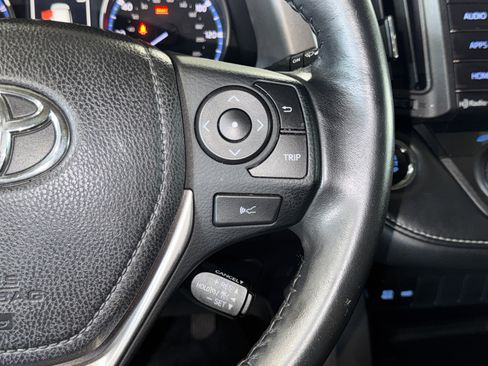 Used 2018 Toyota RAV4 XLE image 21