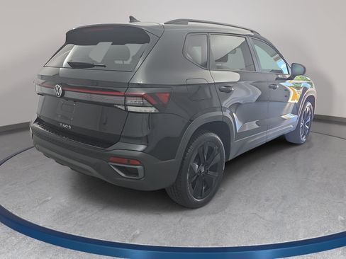 New 2026 Volkswagen Taos SE FWD image 5