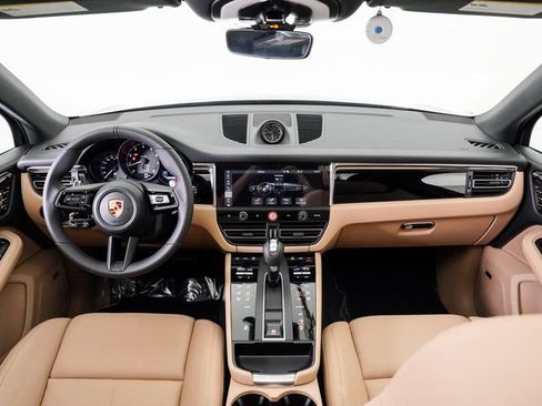 Used 2026 Porsche Macan AWD/4WD image 22
