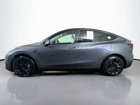 Used 2022 Tesla Model Y Long Range image 9
