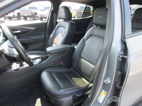 Used 2025 Buick Envista Sport Touring FWD image 17