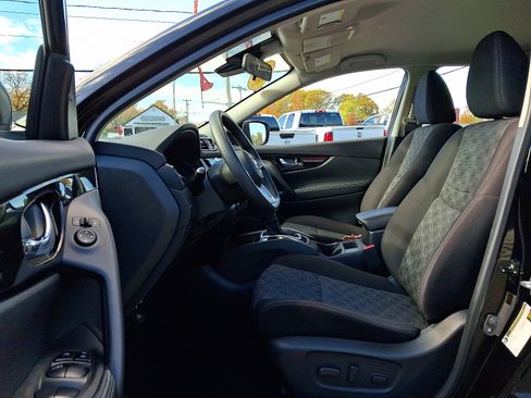 Used 2020 Nissan Rogue Sport SV image 13