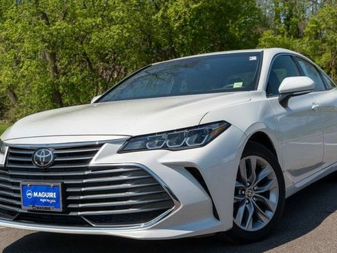 Used 2022 Toyota Avalon XLE w/ Moonroof Package FWD image 1