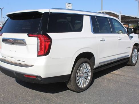 Used 2023 GMC Yukon XL Denali AWD/4WD image 3