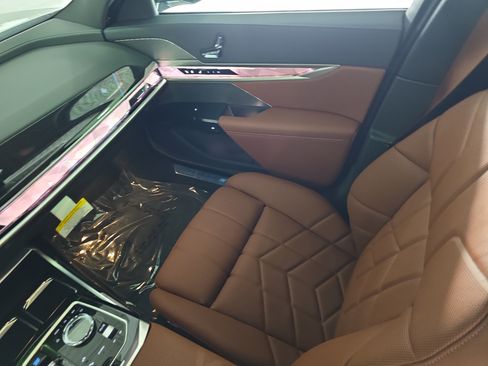 New 2026 BMW i7 xDrive60 w/ Executive Package image 15