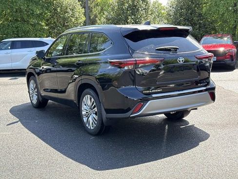 Used 2026 Toyota Highlander Platinum AWD/4WD image 4