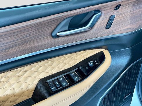 Used 2025 Jeep Grand Cherokee Summit image 18