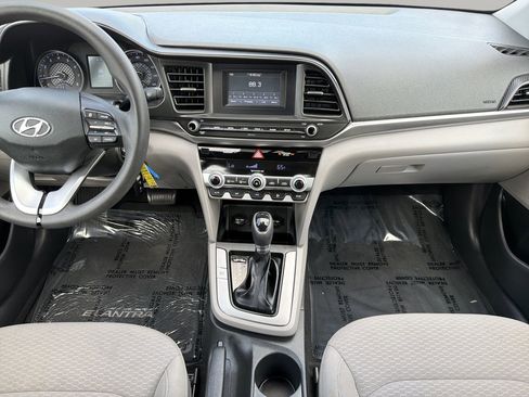 Used 2020 Hyundai Elantra SE FWD image 14