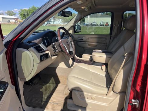 Used 2013 Cadillac Escalade ESV Premium AWD/4WD image 22
