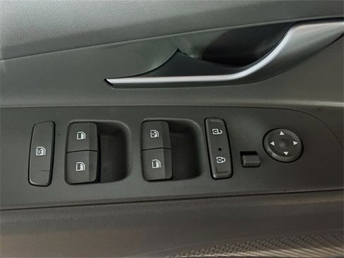 Used 2023 Hyundai Elantra SEL image 11