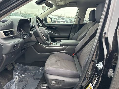 Used 2024 Toyota Highlander LE image 13