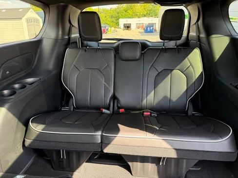 New 2026 Chrysler Pacifica Limited w/ S Appearance Package image 35