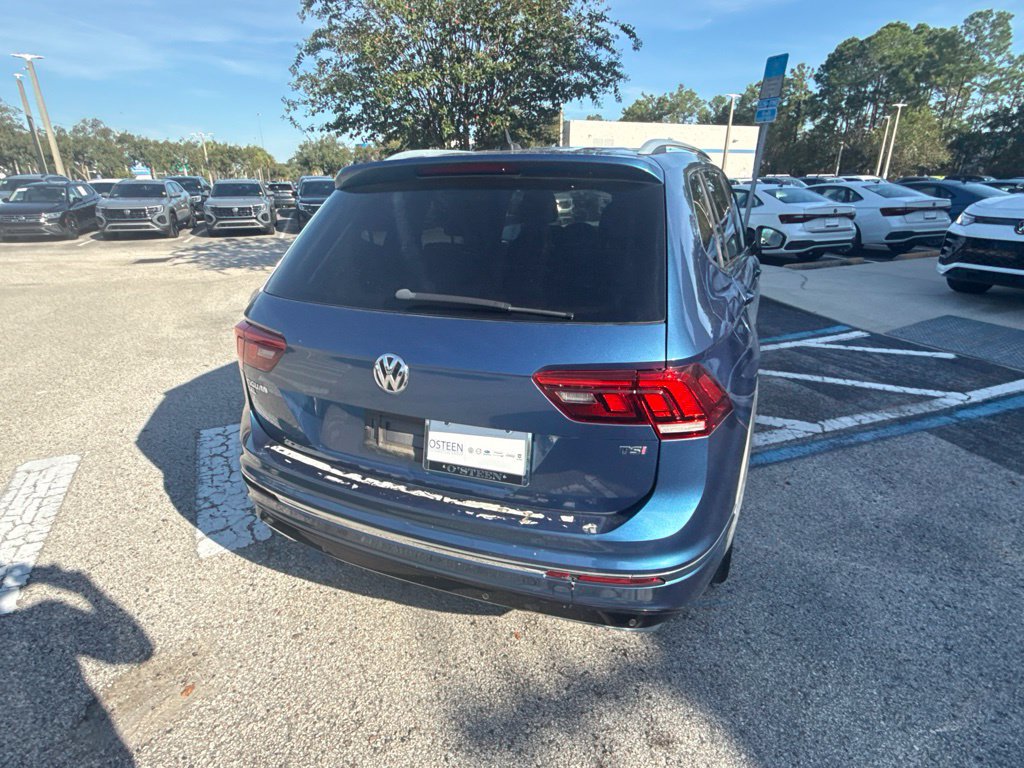 Used 2018 Volkswagen Tiguan SEL Premium w/ R-Line Package FWD image 10