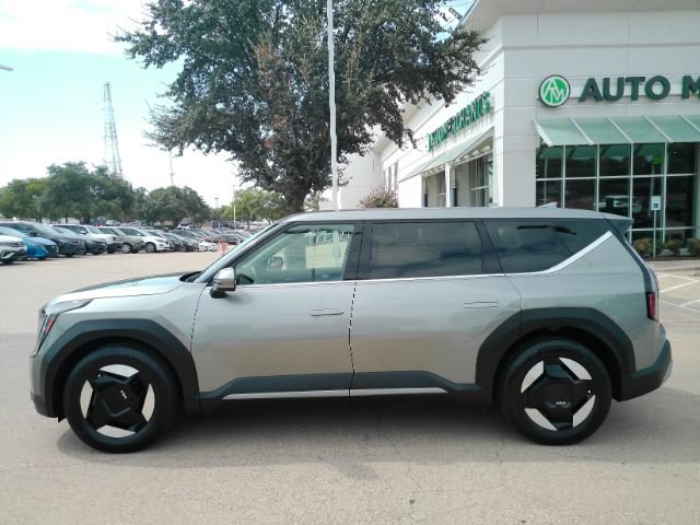 Used 2024 Kia EV9 Light Long Range RWD image 10