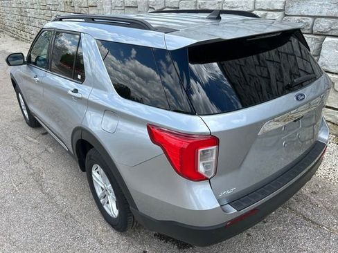 Used 2023 Ford Explorer XLT AWD/4WD image 4