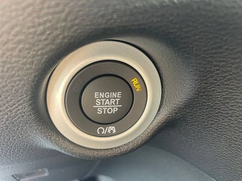 New 2027 Chrysler Pacifica Select FWD image 7