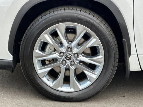 Used 2023 Toyota Highlander Limited image 11