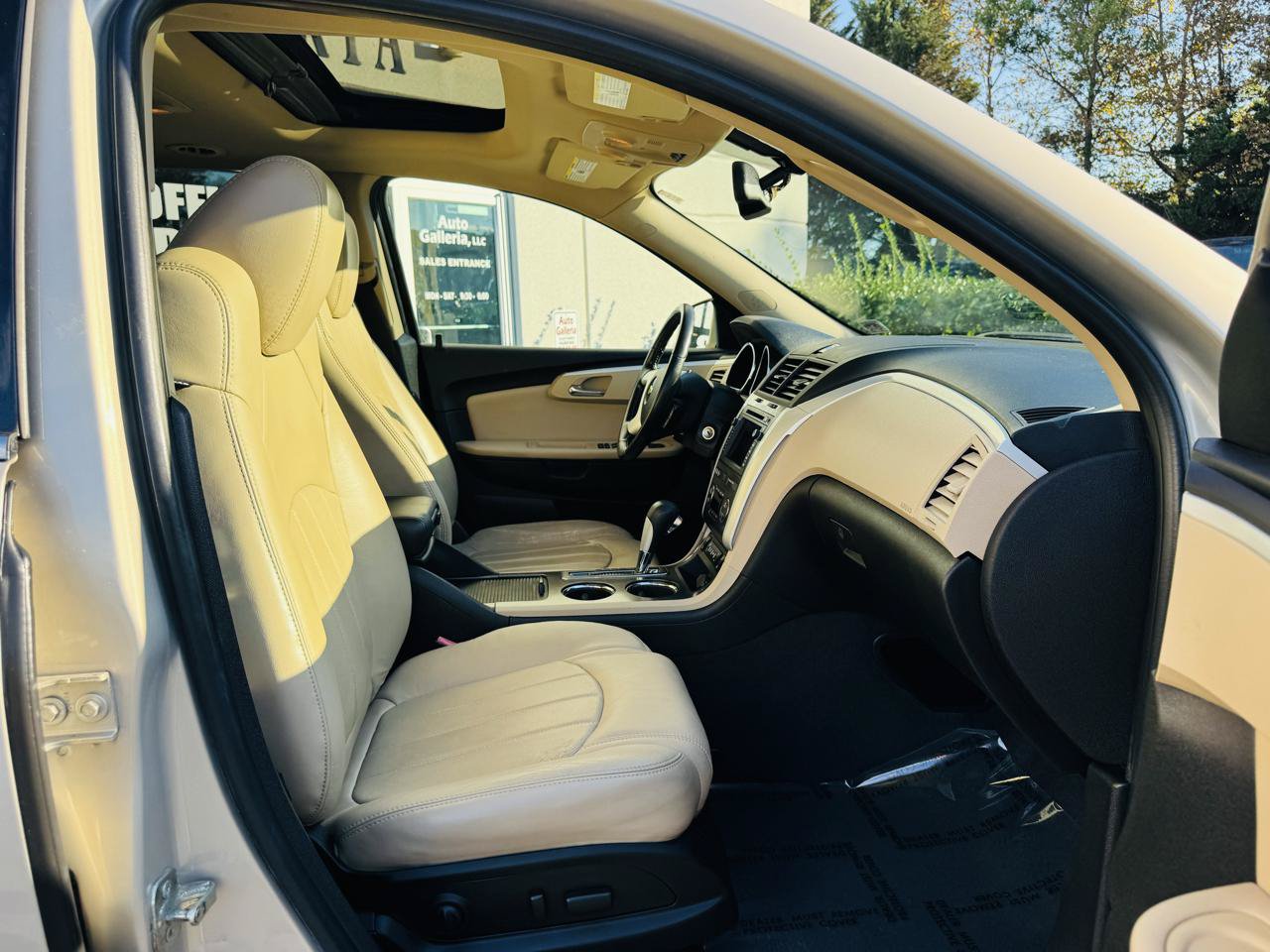 Used 2011 Chevrolet Traverse LTZ AWD/4WD image 38